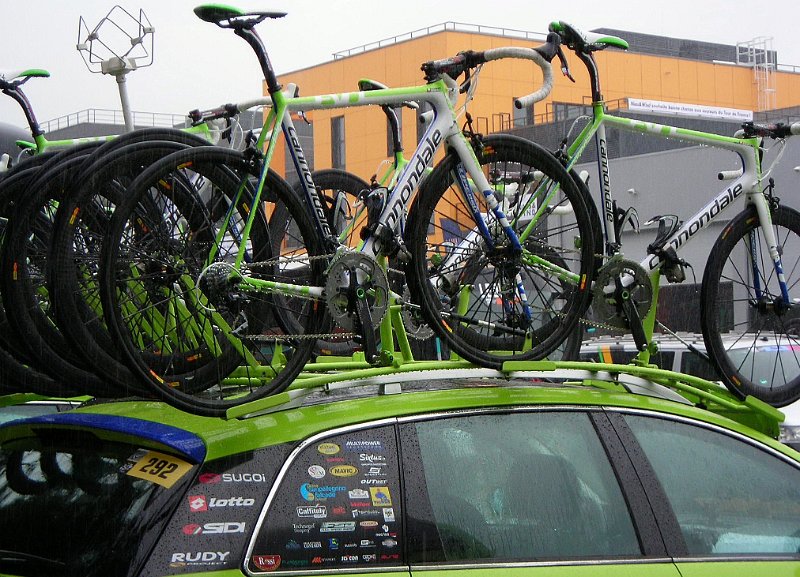 2011-07-05 83 Materiel des coureurs.JPG